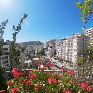 Honey Near Promenade Apartment Sarandë